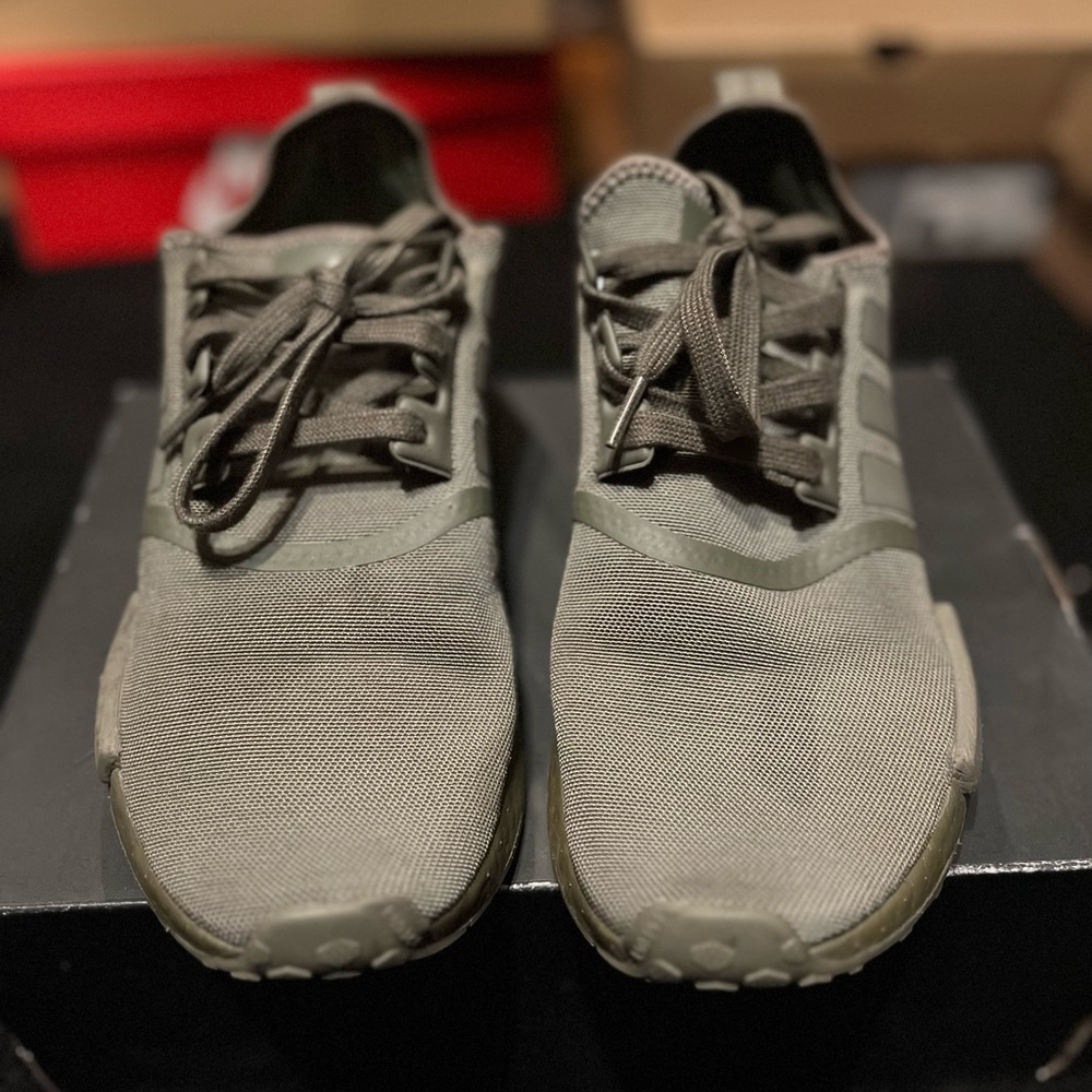 Adidas Sneakers